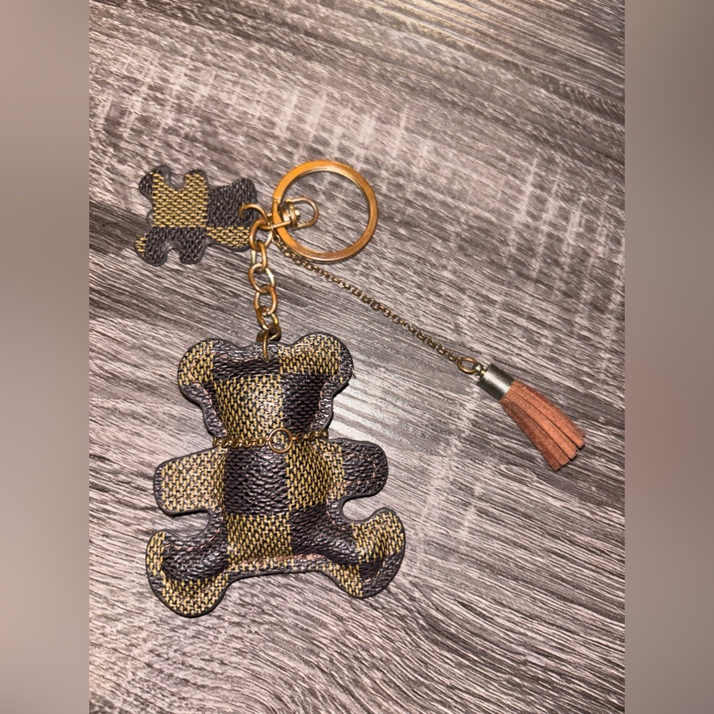 Square brown bear keychain🧸🗝️⛓️